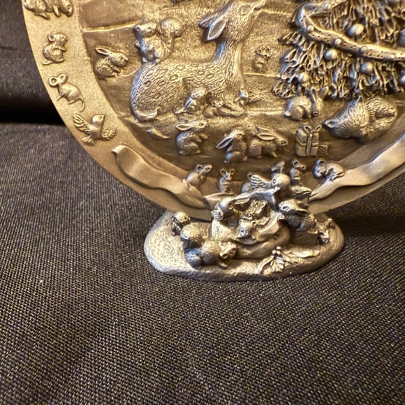 Fort Pewter Christmas Plate with Pewter Stand - Picture 3 of 5